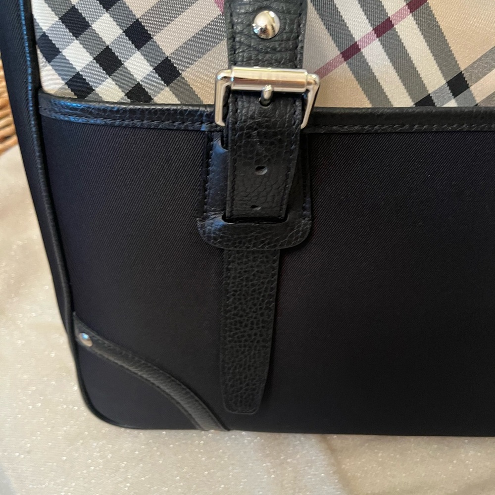 Elegant Burberry classic Black and Checkered Women's Bag - Picture 6 of 8